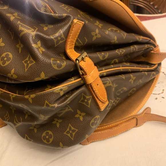 Authentic Louis Vuitton Monogram Saumur 35 shoulder bag - Picture 9 of 15